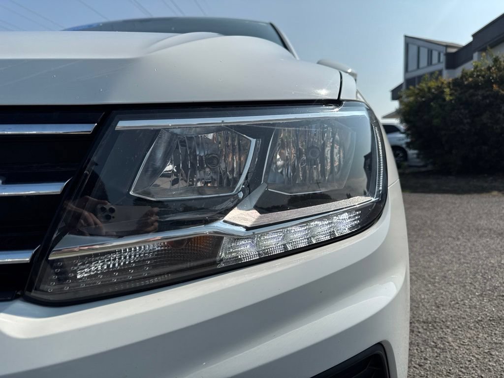Used 2021 Volkswagen Tiguan SE w/ Panoramic Sunroof Package AWD/4WD image 9