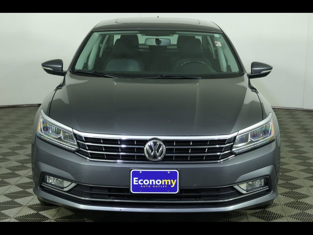 Used 2018 Volkswagen Passat 2.0T SE FWD image 12