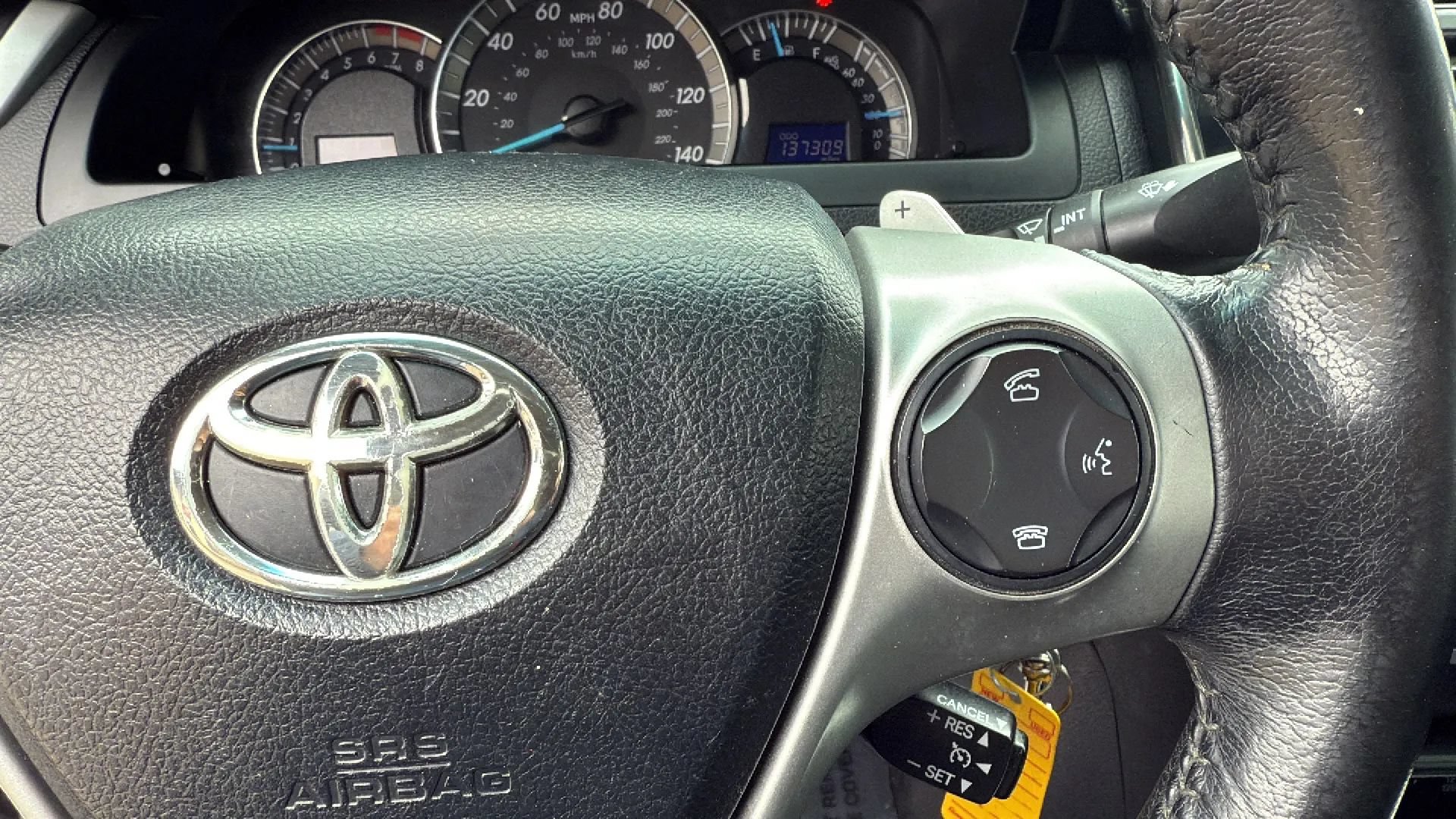 Used 2014 Toyota Camry SE w/ Moonroof Package FWD image 30
