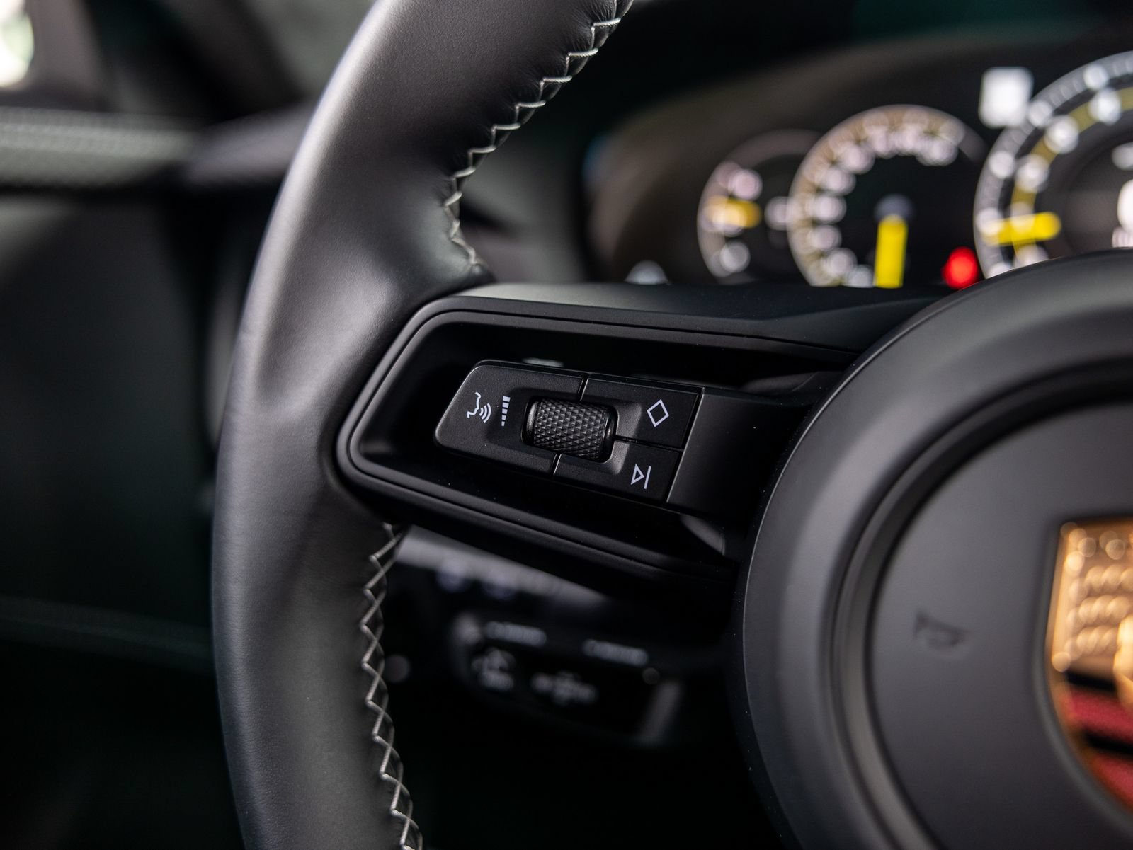 Certified 2025 Porsche 911 GT3 RWD image 33