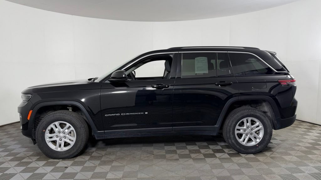 Used 2023 Jeep Grand Cherokee Laredo w/ Luxury Tech Group I AWD/4WD image 5