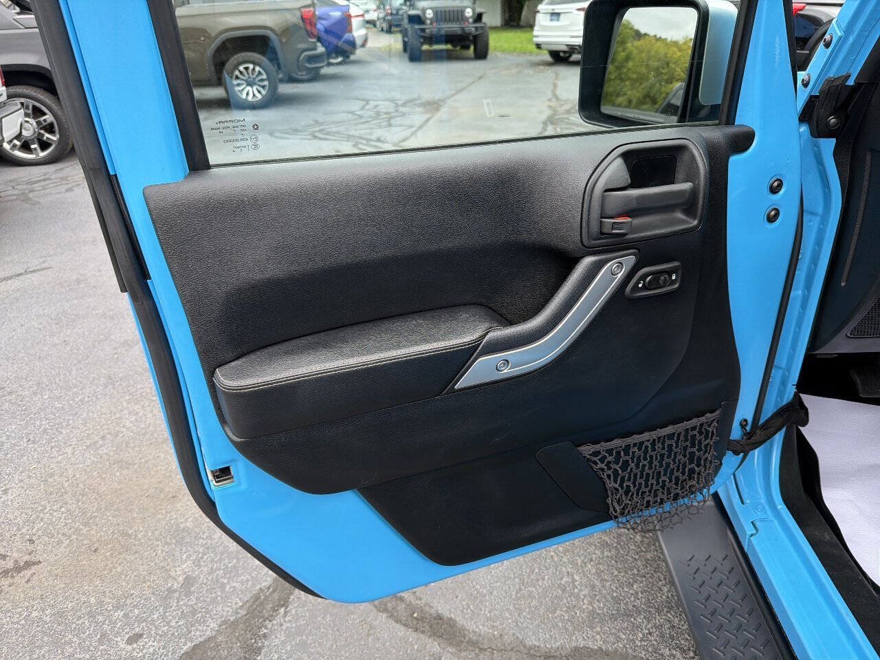 Used 2017 Jeep Wrangler Unlimited Sahara w/ Quick Order Package 24E Chief AWD/4WD image 23