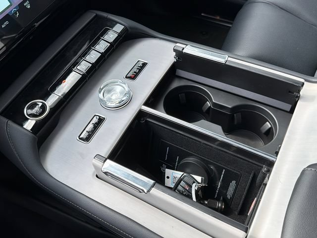 New 2027 Lincoln Navigator Premiere RWD image 29