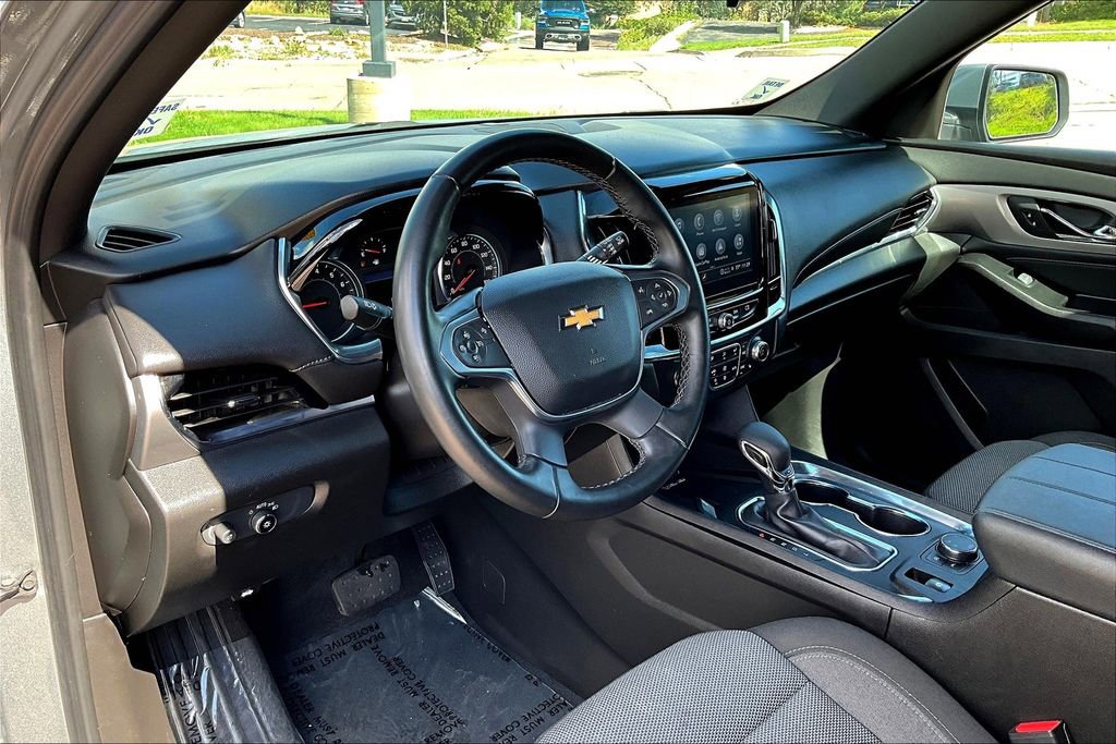 Used 2023 Chevrolet Traverse LT image 13