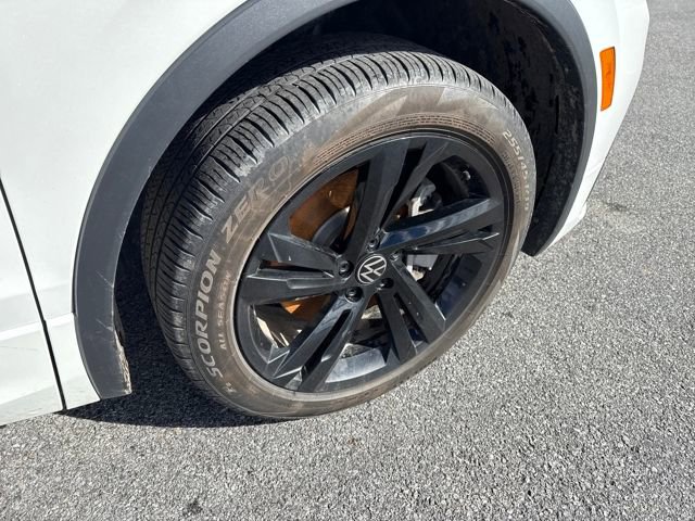 Used 2024 Volkswagen Tiguan SE R-Line image 11