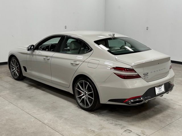 Used 2025 Genesis G70 2.5T image 9