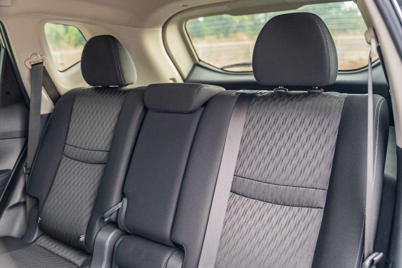 Used 2017 Nissan Rogue SV image 18