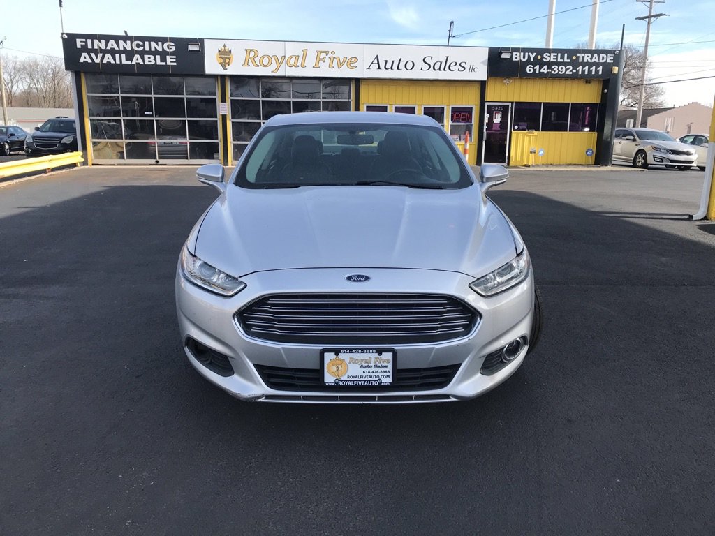 Used 2016 Ford Fusion SE w/ Equipment Group 202A FWD image 4
