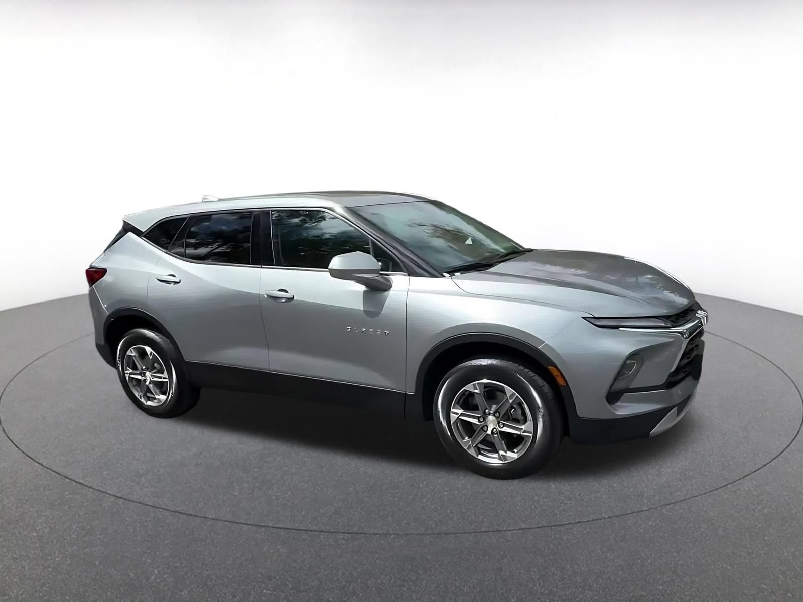 Used 2026 Chevrolet Blazer LT FWD image 2
