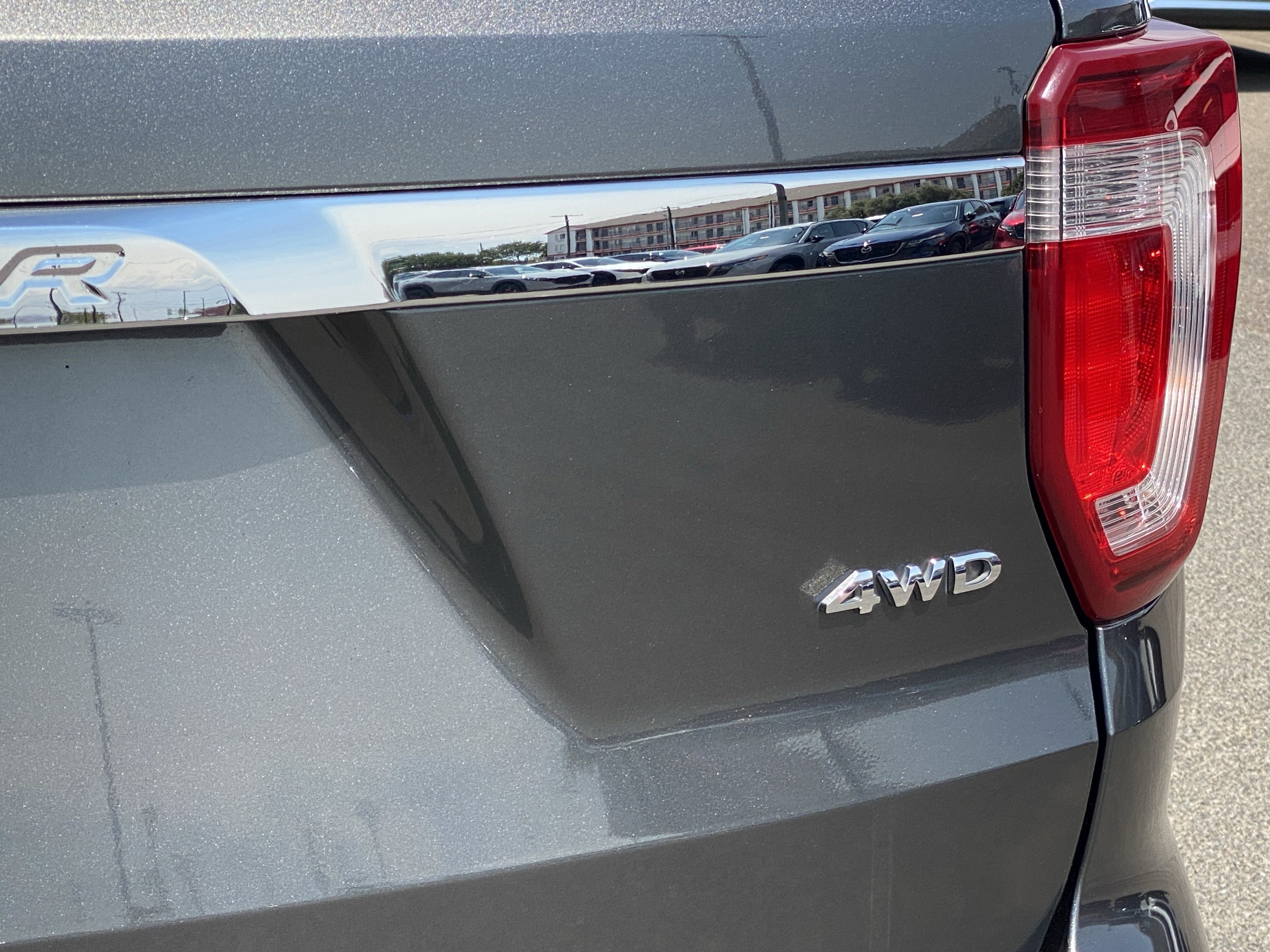 Used 2019 Ford Explorer Limited w/ Ford Safe & Smart Package AWD/4WD image 29