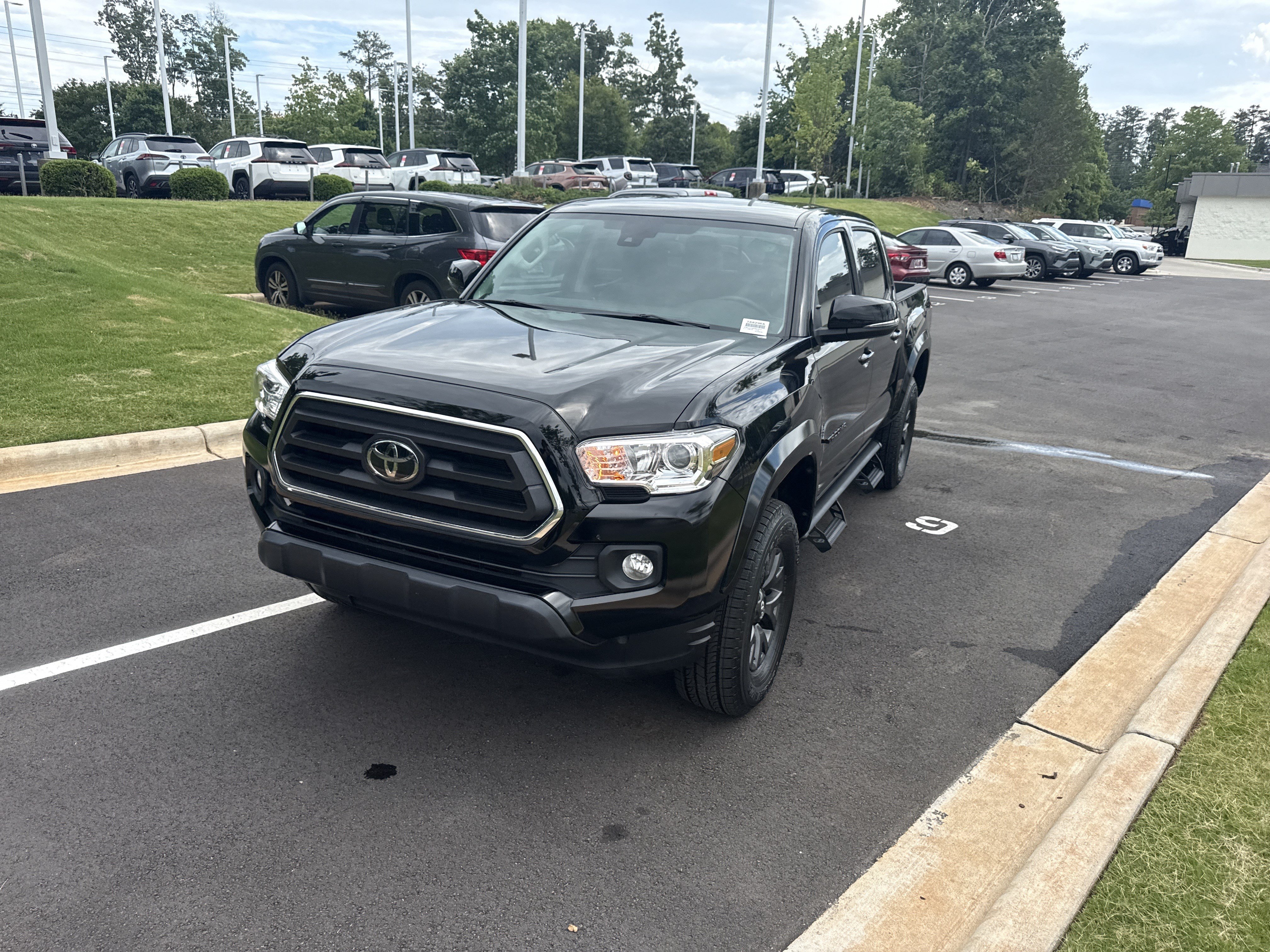 Used 2023 Toyota Tacoma SR5 w/ Technology Package AWD/4WD image 8