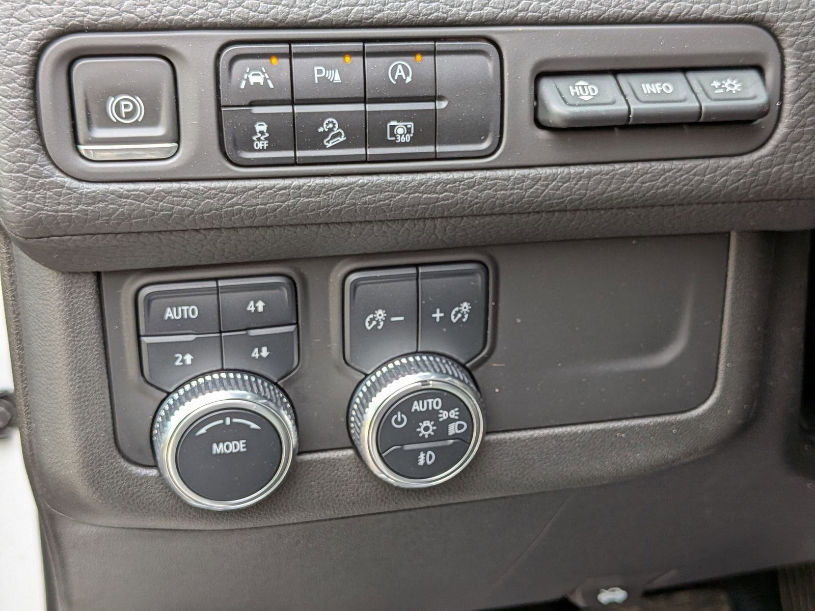 Used 2023 GMC Yukon Denali AWD/4WD image 17