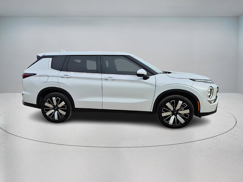 New 2026 Mitsubishi Outlander SE image 8