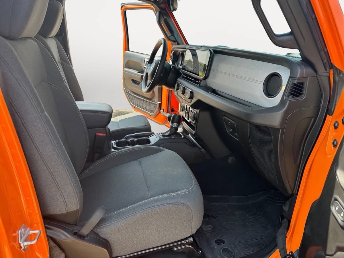 Used 2025 Jeep Wrangler Unlimited Sport AWD/4WD image 13