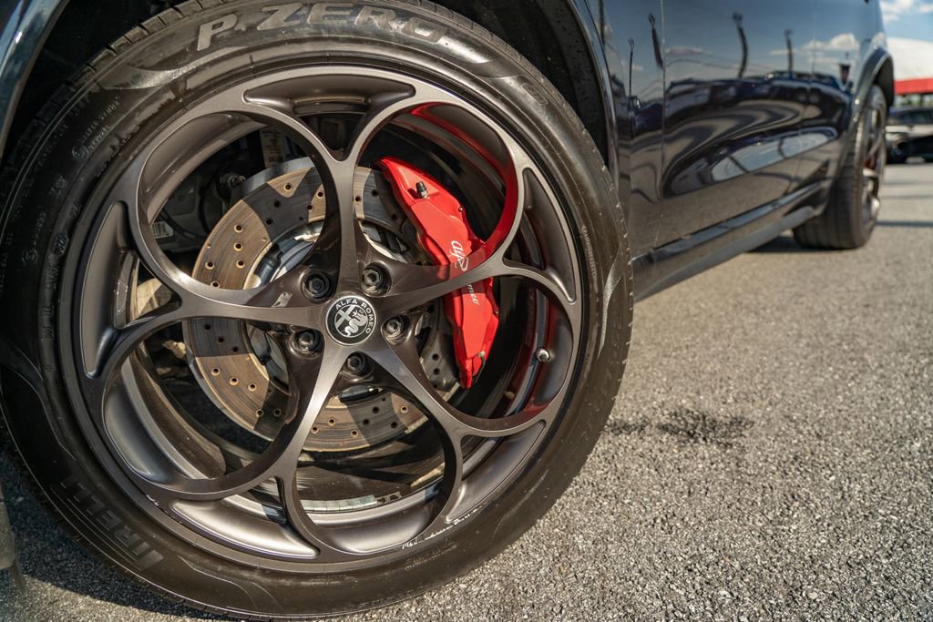 Used 2021 Alfa Romeo Stelvio Quadrifoglio image 3