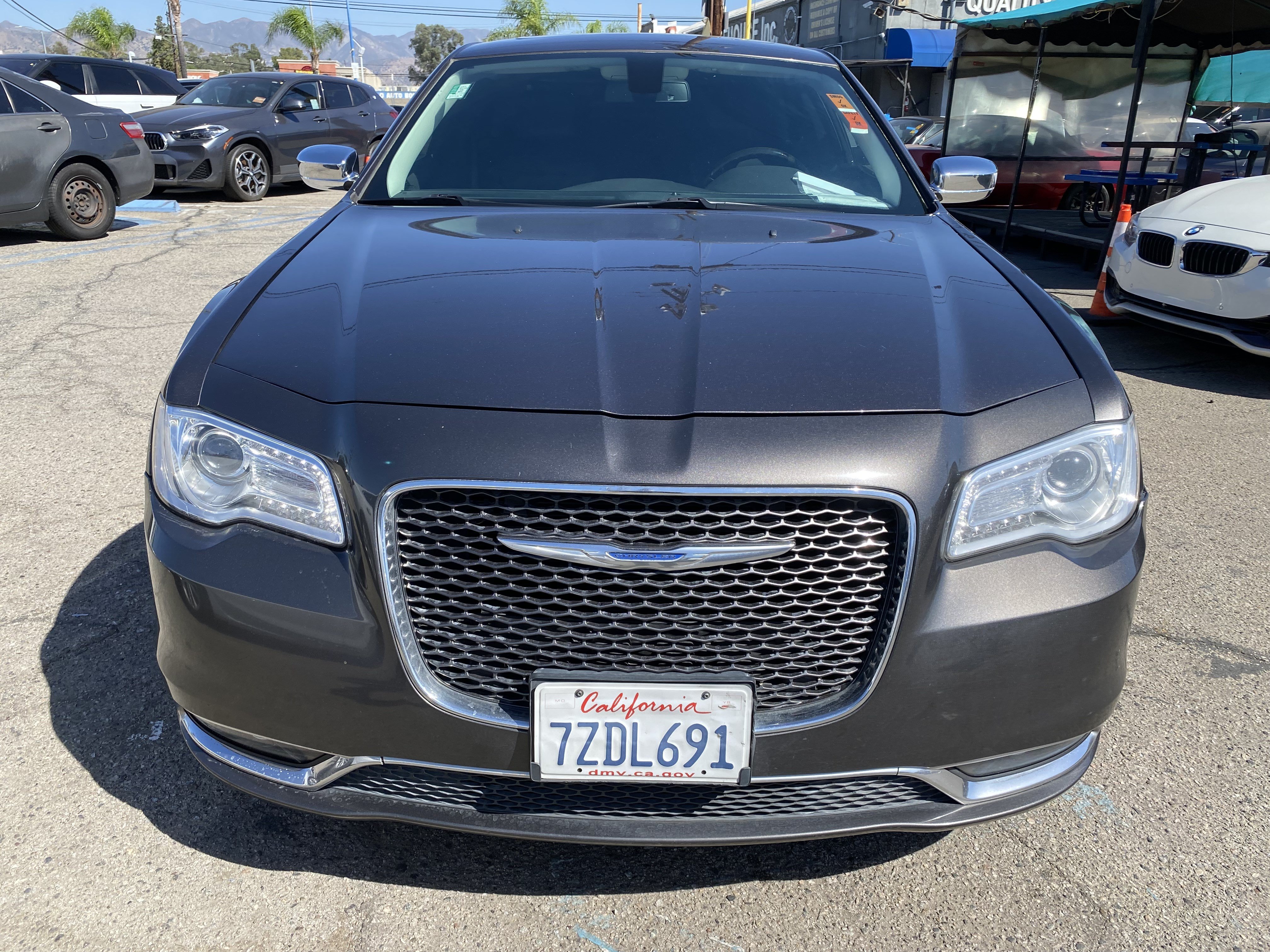 Used 2017 Chrysler 300 C RWD image 3