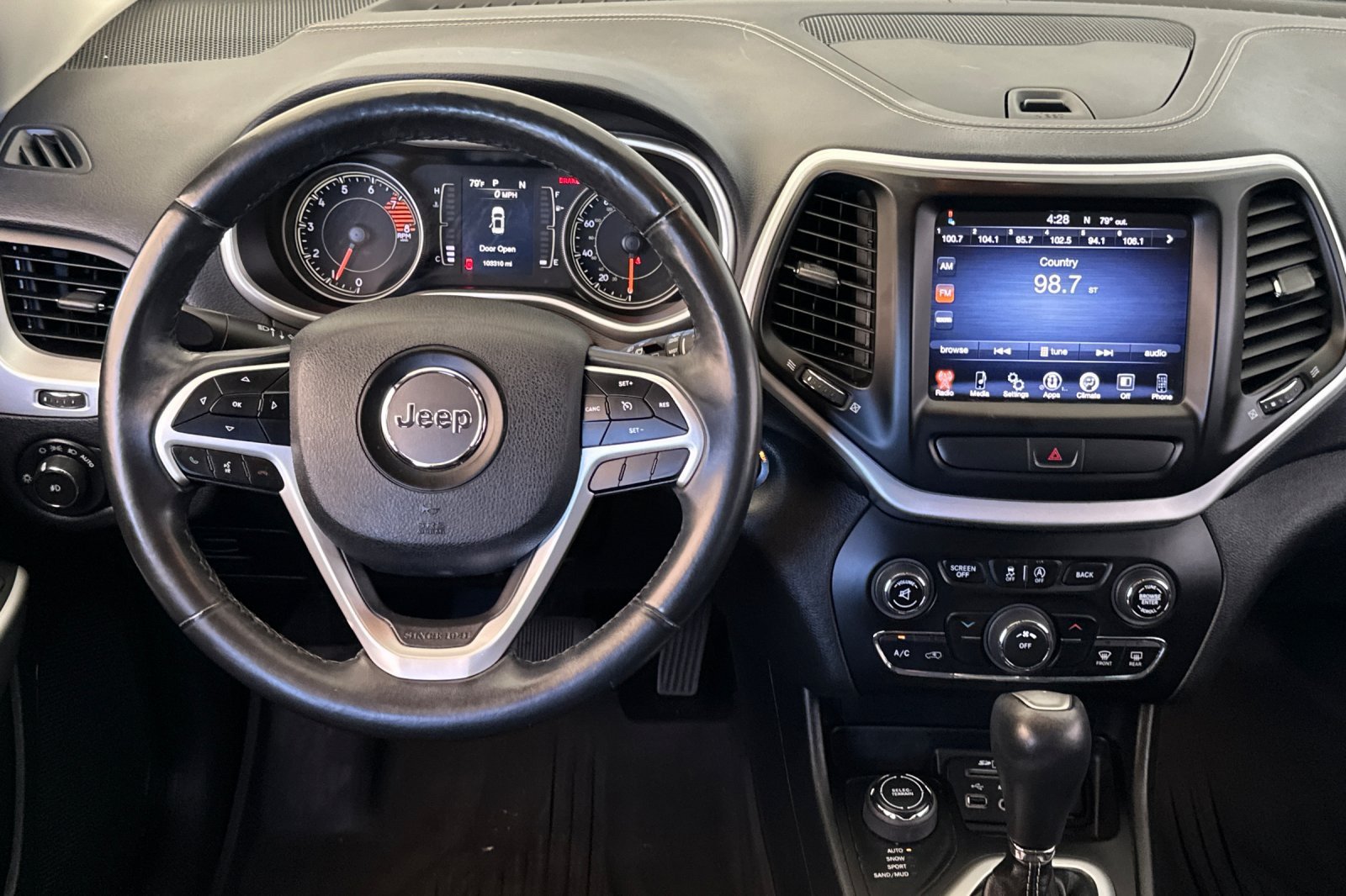 Used 2018 Jeep Cherokee Latitude Plus AWD/4WD image 15