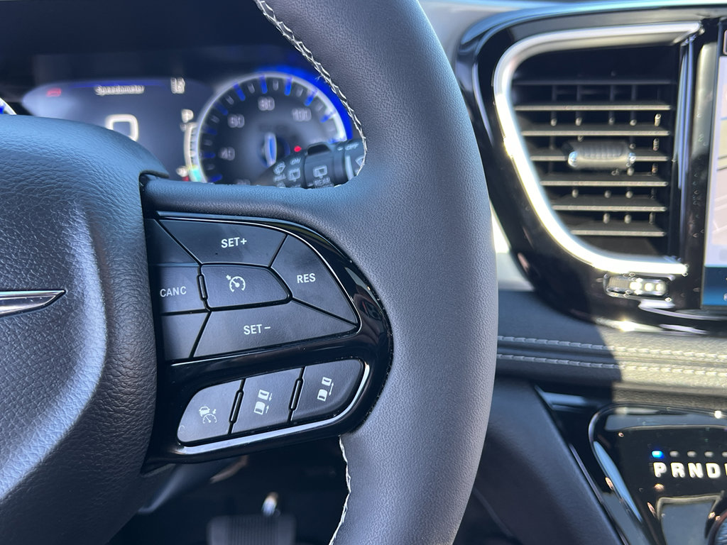 Used 2026 Chrysler Pacifica Limited w/ Uconnect Theater Family Group image 35