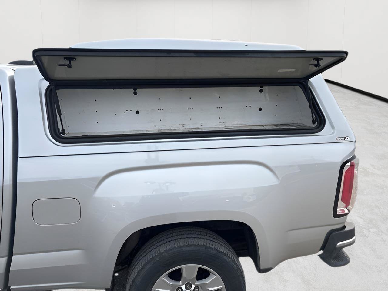 Used 2018 GMC Canyon SLE w/ SLE Convenience Package RWD image 26