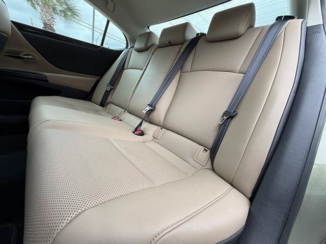 Used 2019 Lexus ES 350 w/ Premium Package FWD image 10