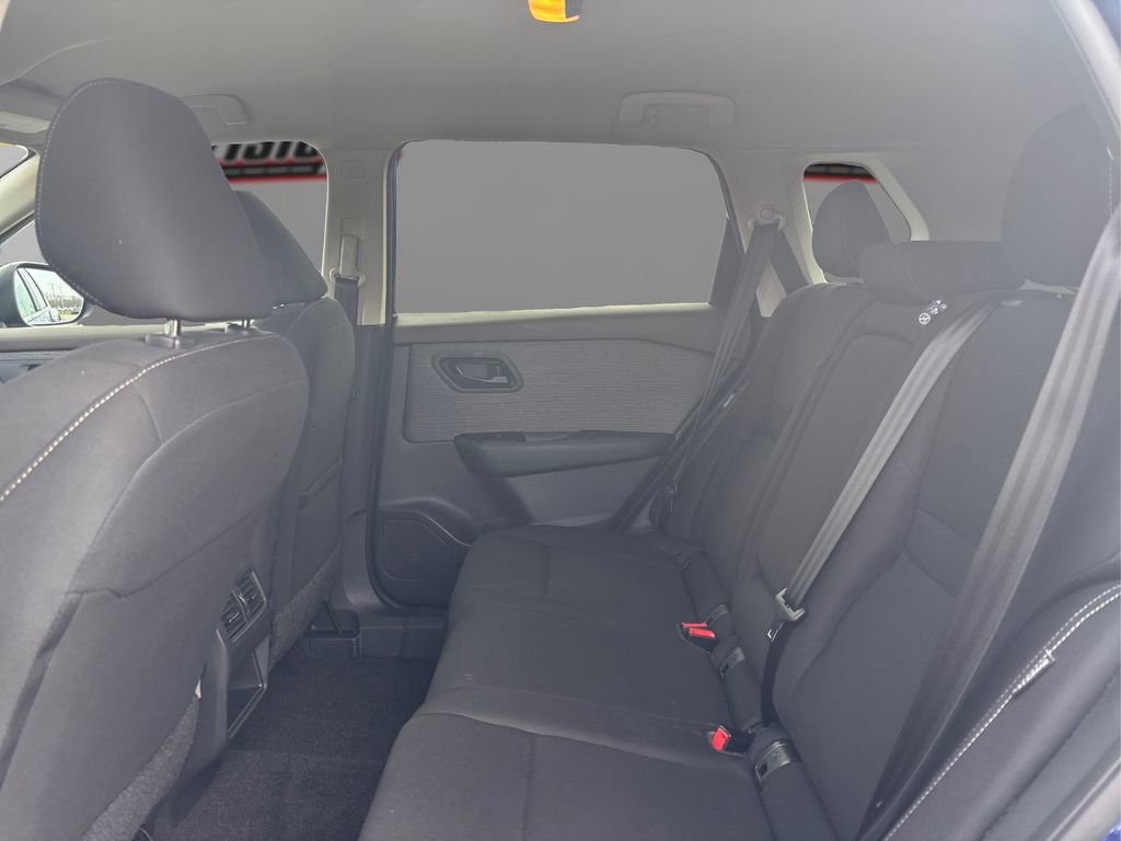 Used 2023 Nissan Rogue S image 10
