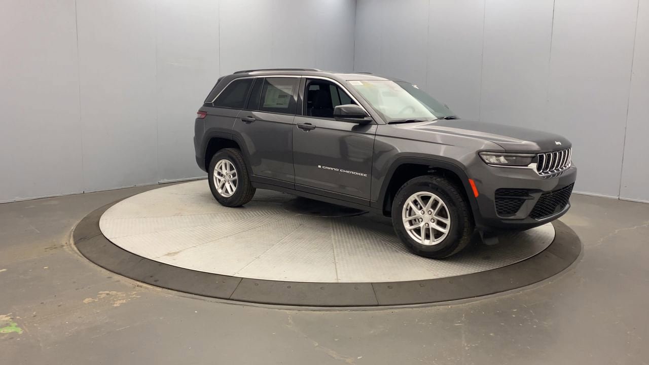 New 2025 Jeep Grand Cherokee Laredo X w/ Luxury Tech Group I AWD/4WD image 7