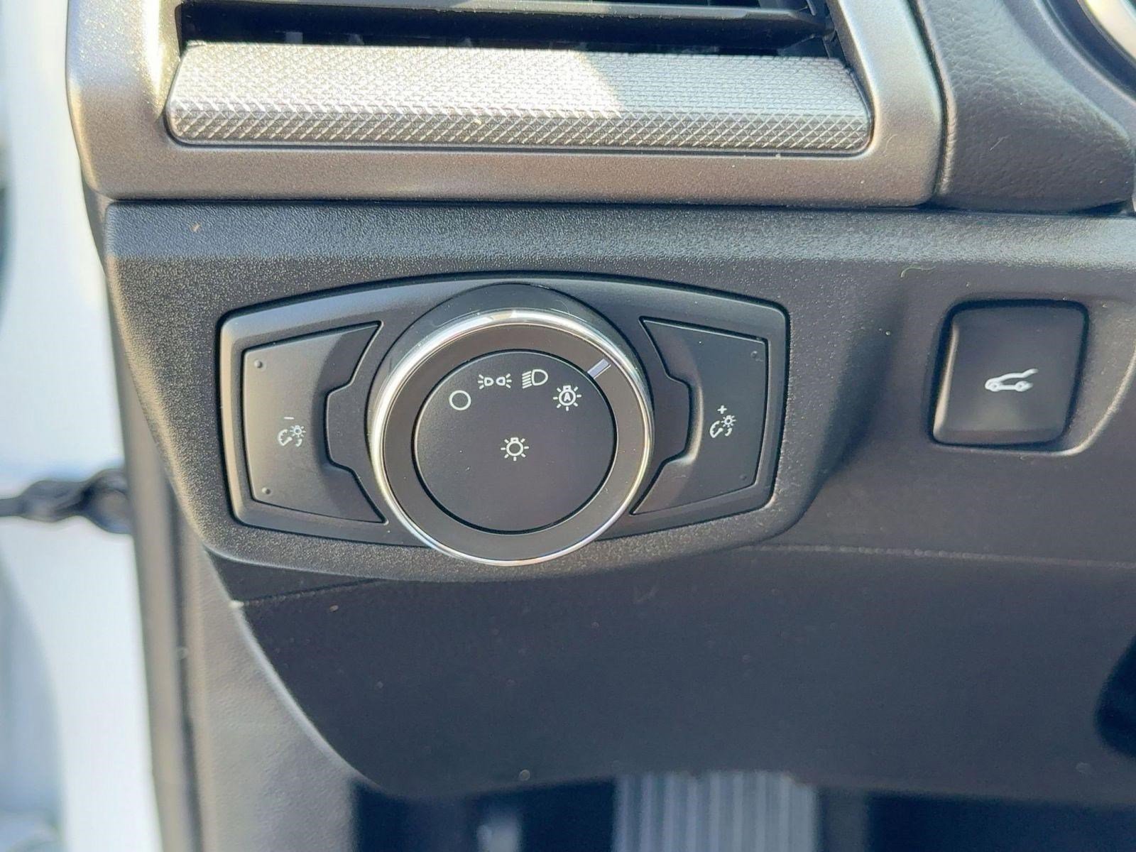 Used 2020 Ford Fusion SE image 19