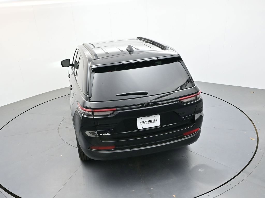 Used 2025 Jeep Grand Cherokee Limited w/ Black Appearance Package image 27