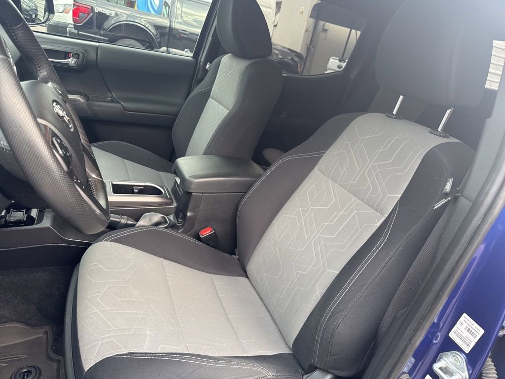 Used 2022 Toyota Tacoma TRD Sport w/ Technology Package image 11