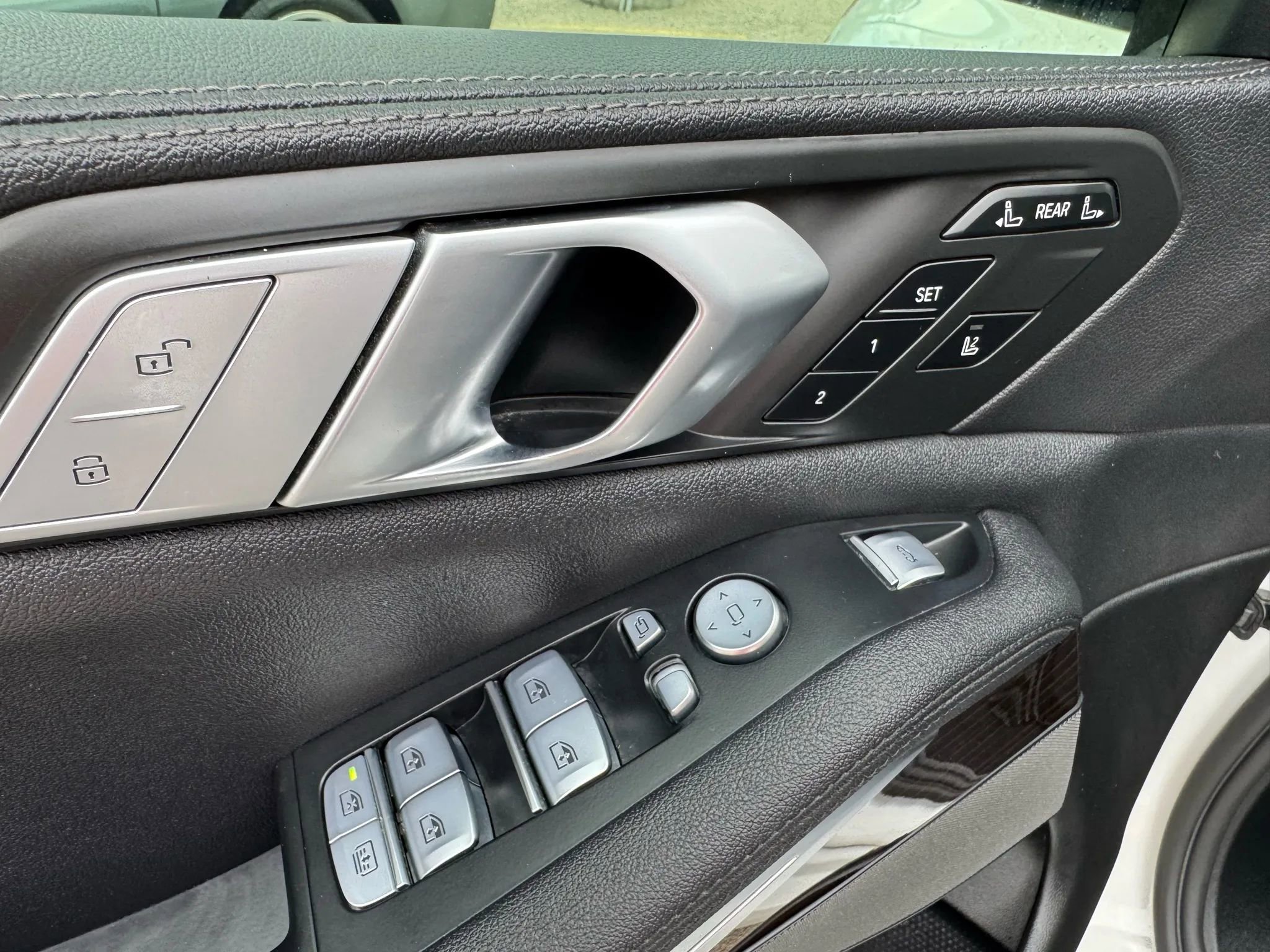 Used 2021 BMW X7 xDrive40i w/ Premium Package image 18