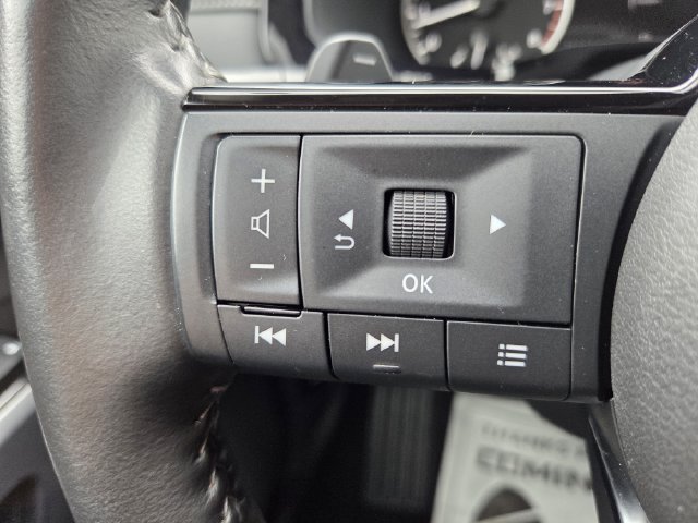 Used 2025 Nissan Pathfinder SL AWD/4WD image 21