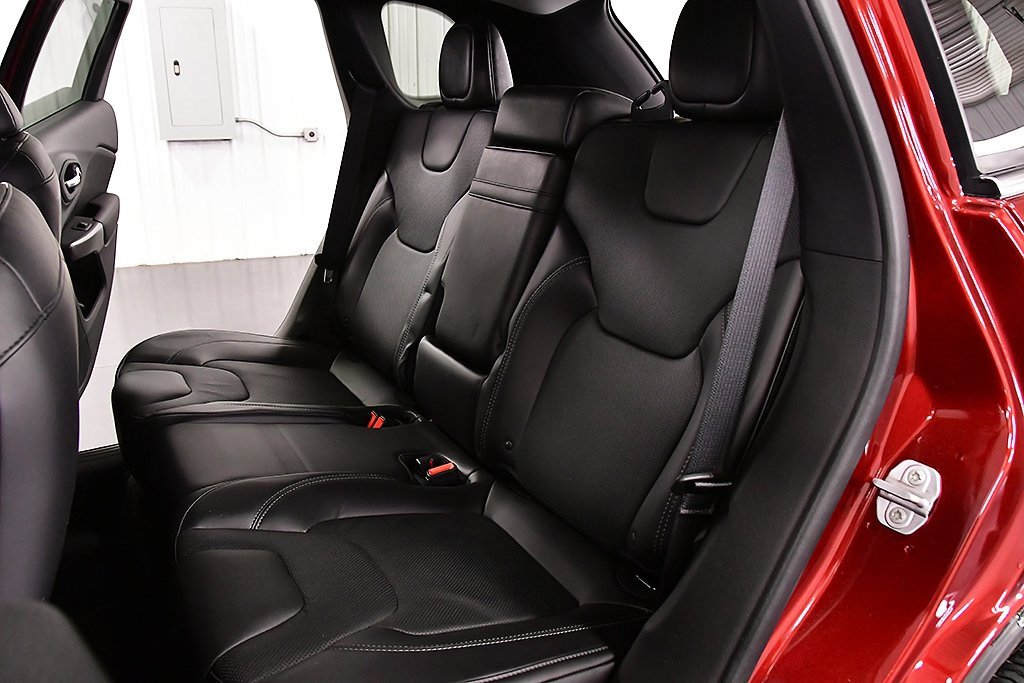 Used 2019 Jeep Cherokee Limited image 28