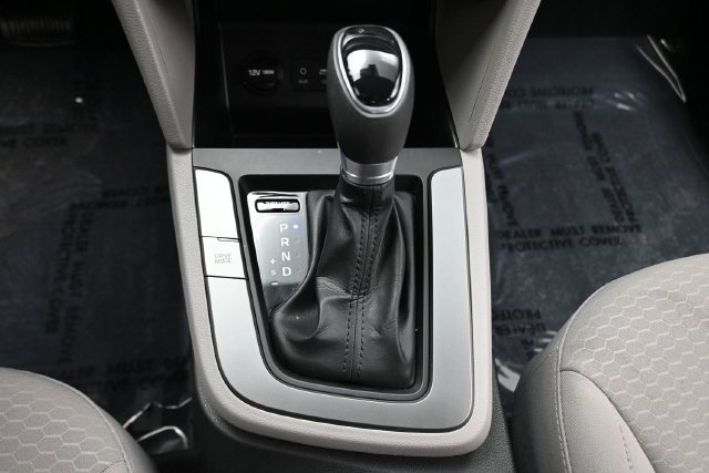 Used 2020 Hyundai Elantra SE FWD image 14