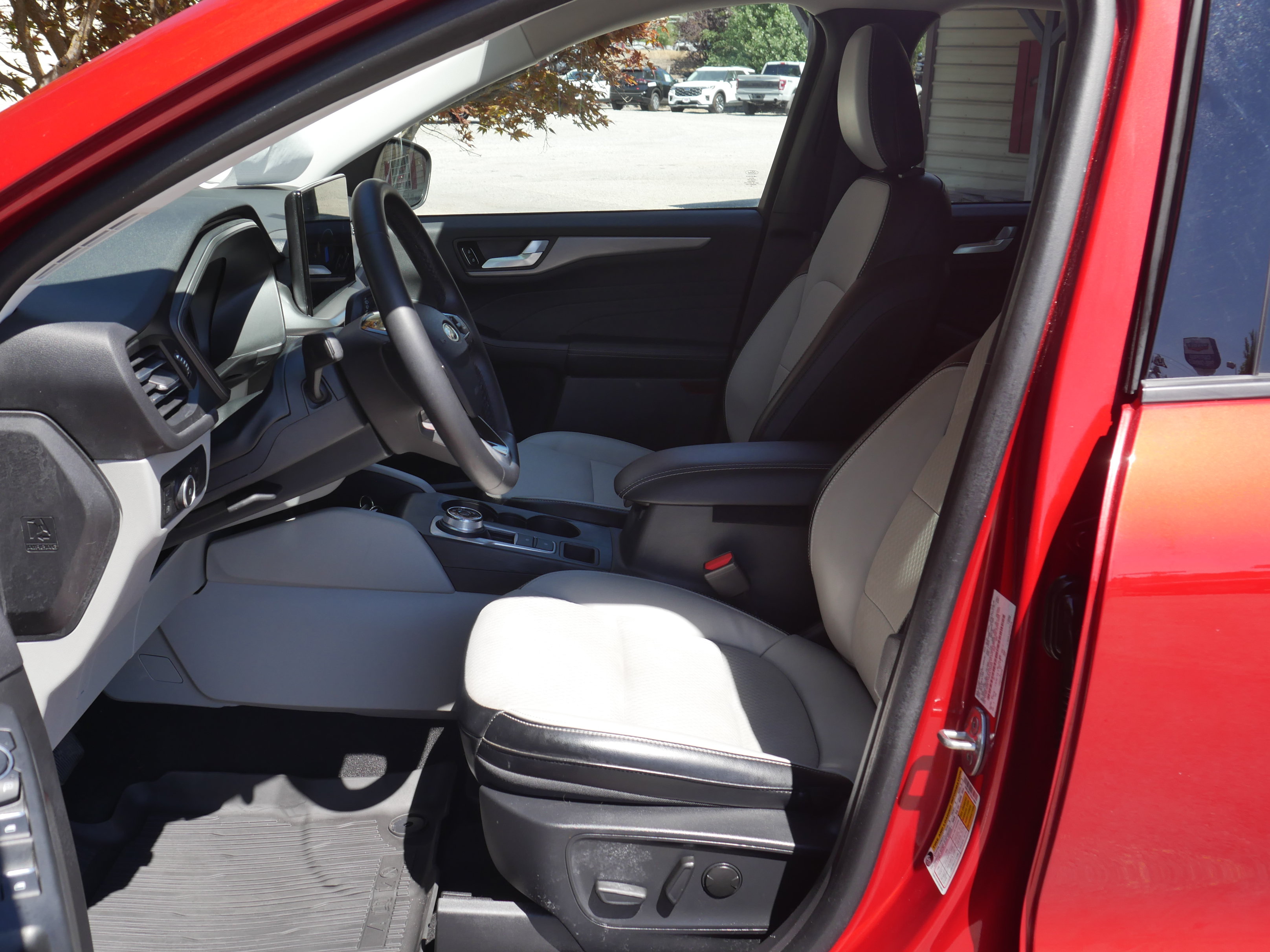 Certified 2024 Ford Escape SE FWD image 3