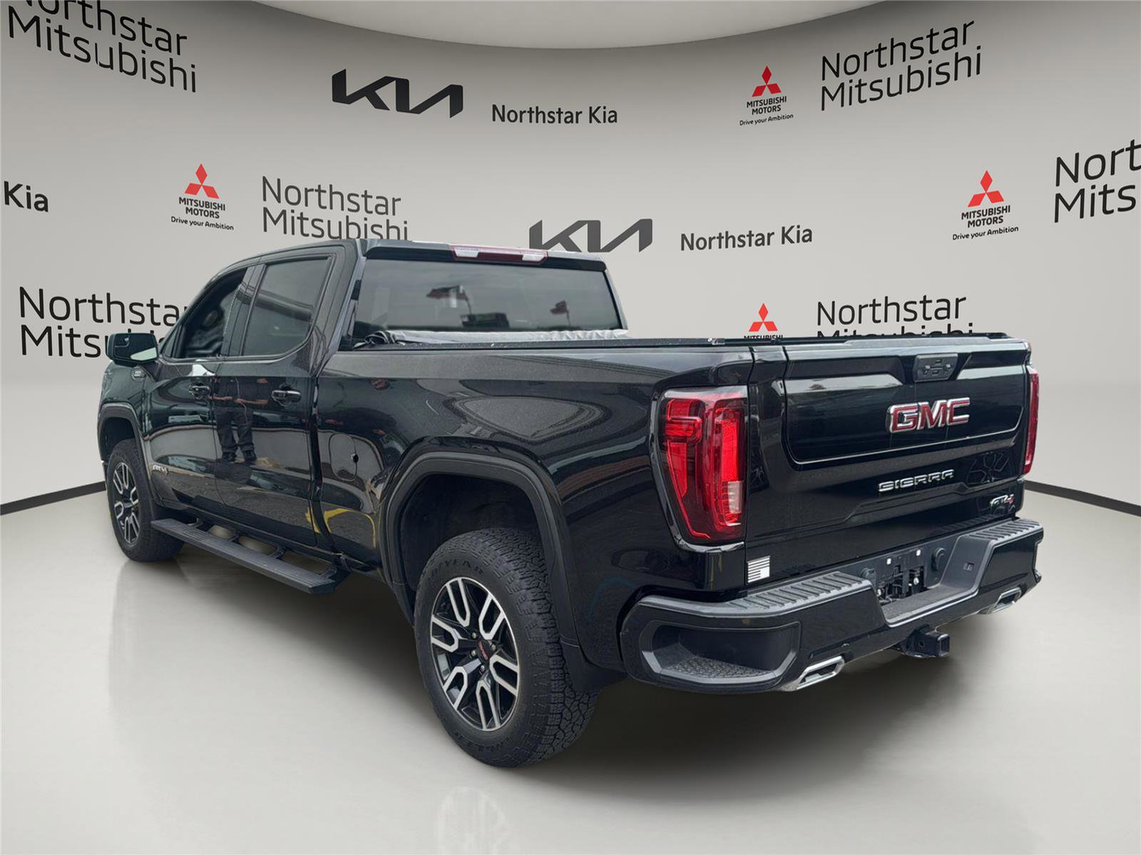 Used 2022 GMC Sierra 1500 AT4 AWD/4WD image 3
