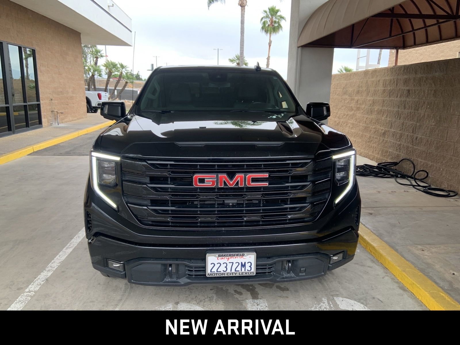 Certified 2022 GMC Sierra 1500 Elevation w/ Elevation Premium Package AWD/4WD image 2