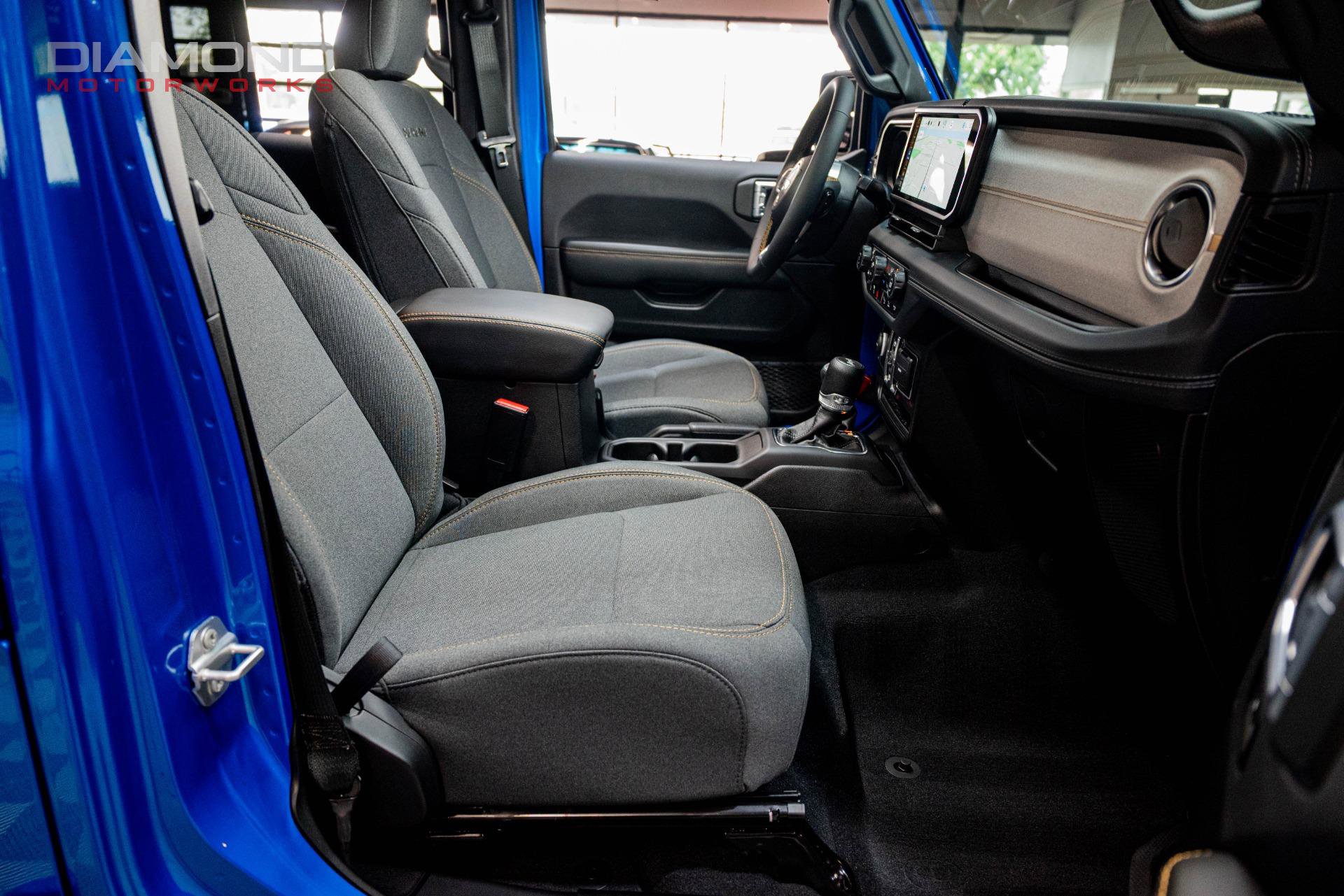 Used 2024 Jeep Wrangler Unlimited Sahara w/ Technology Group image 98