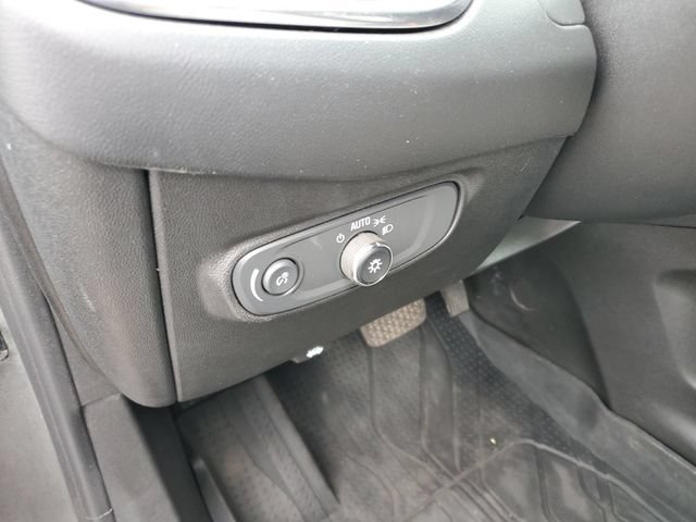 Used 2021 Chevrolet Equinox LS w/ LPO, Blackout Package AWD/4WD image 17