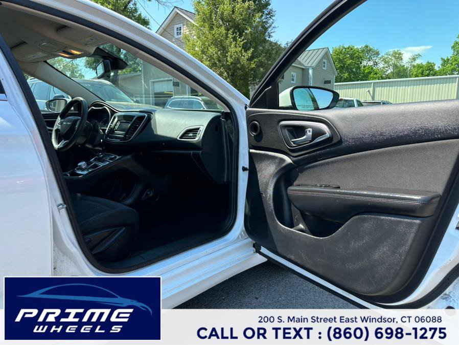 Used 2015 Chrysler 200 Limited FWD image 13