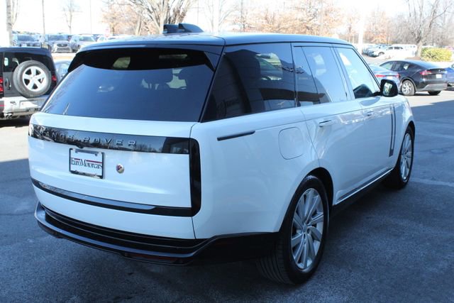 Used 2024 Land Rover Range Rover SE image 2