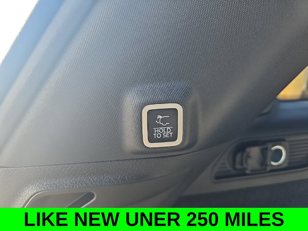 Used 2023 Jeep Grand Cherokee Overland w/ Luxury Tech Group IV AWD/4WD image 13