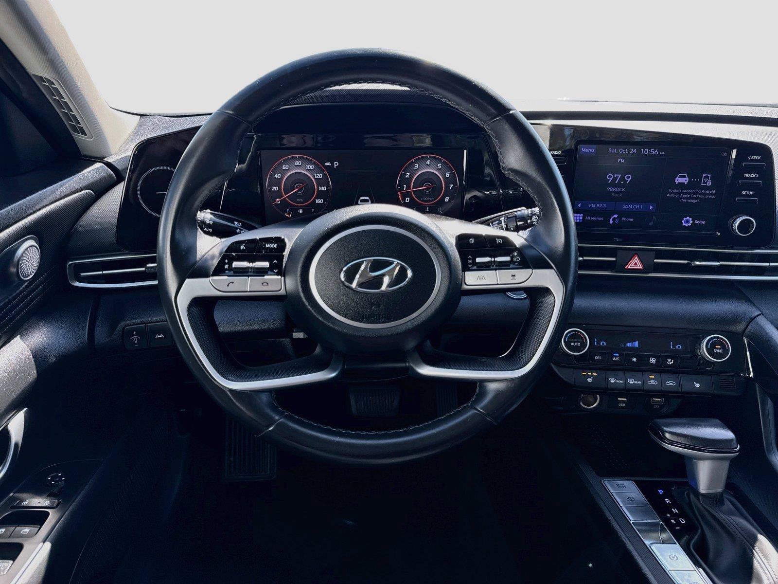 Used 2022 Hyundai Elantra SEL w/ Convenience + Premium Package FWD image 10