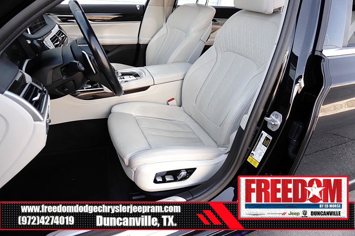 Used 2021 BMW 740i w/ Premium Package RWD image 13