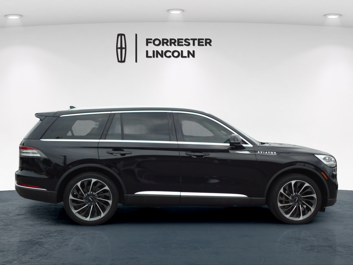 Used 2020 Lincoln Aviator Reserve w/ Equipment Group 202A AWD/4WD image 2