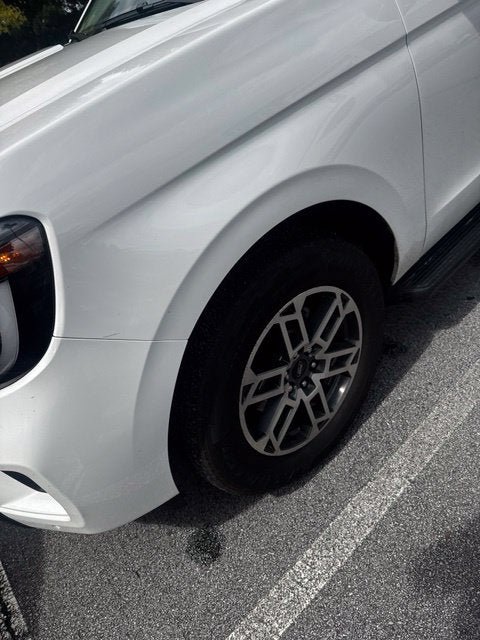 Used 2025 Ford Expedition Active RWD image 4