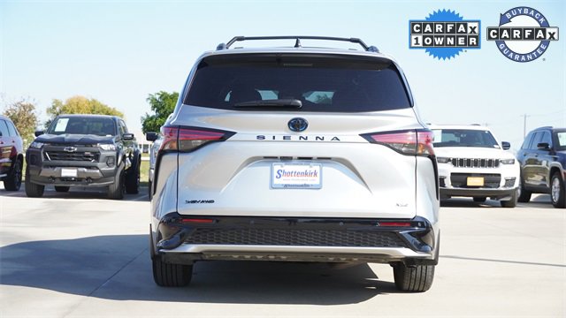 Used 2025 Toyota Sienna XSE w/ XSE Premium Package image 8