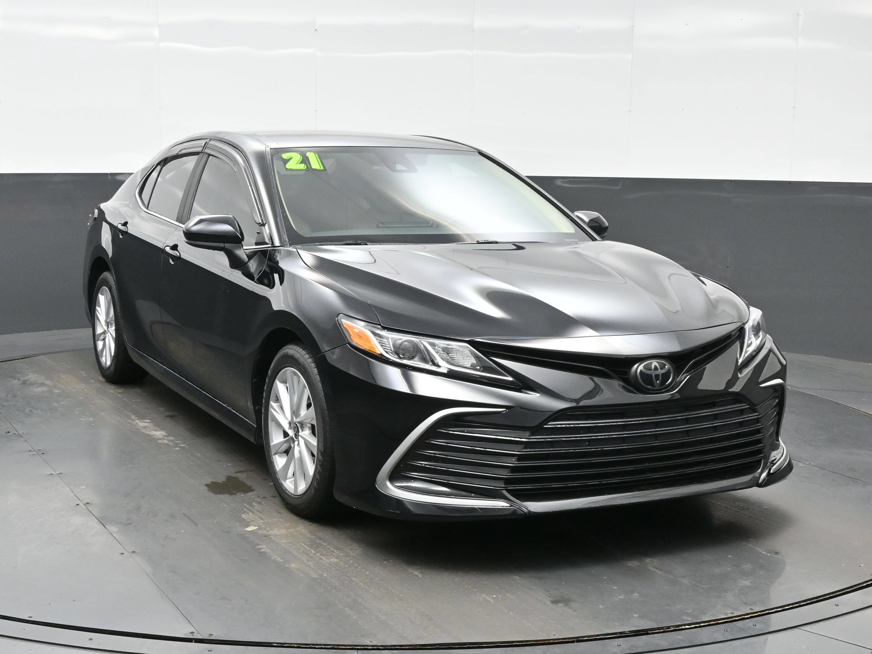 Used 2021 Toyota Camry LE FWD image 8