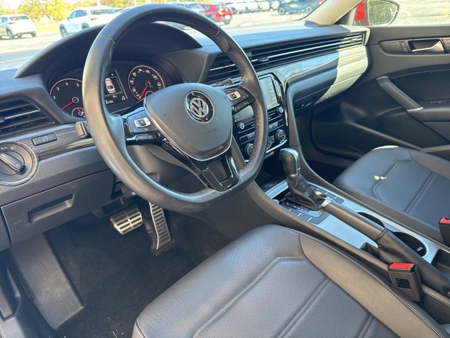 Used 2020 Volkswagen Passat 2.0T R-Line image 19