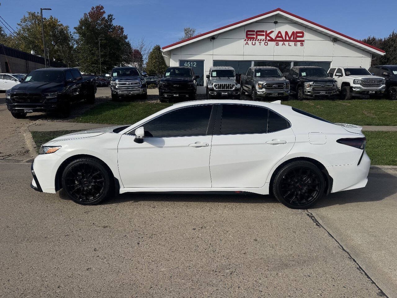 Used 2021 Toyota Camry SE w/ TRD Appearance Package (TMS) FWD image 2