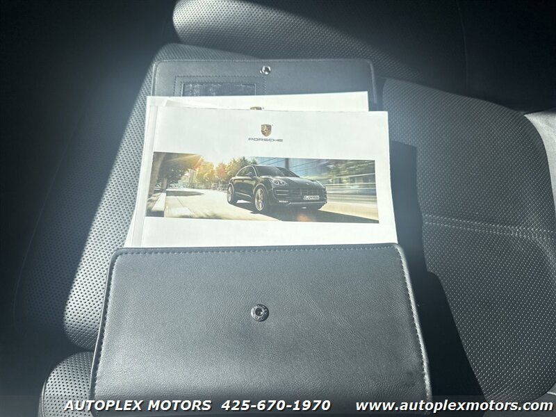 Used 2017 Porsche Macan AWD/4WD image 36